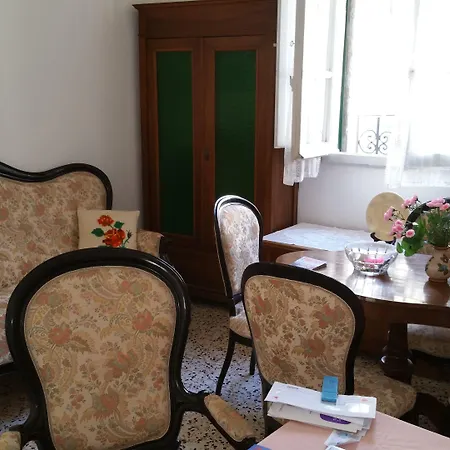 بيت ضيافة La Nei Fiori 2*